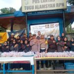 KBPP Polri Lampung Utara Kolaborasi dengan Penat Lampung Raya dan Black Tiger BC Bagikan Ribuan Takjil di Tugu Alamsyah RPN
