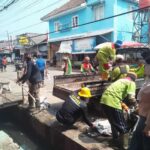 Satgas Gabungan Bersihkan Drainase di Bandar Lampung, Wali Kota Tekankan Perawatan Rutin